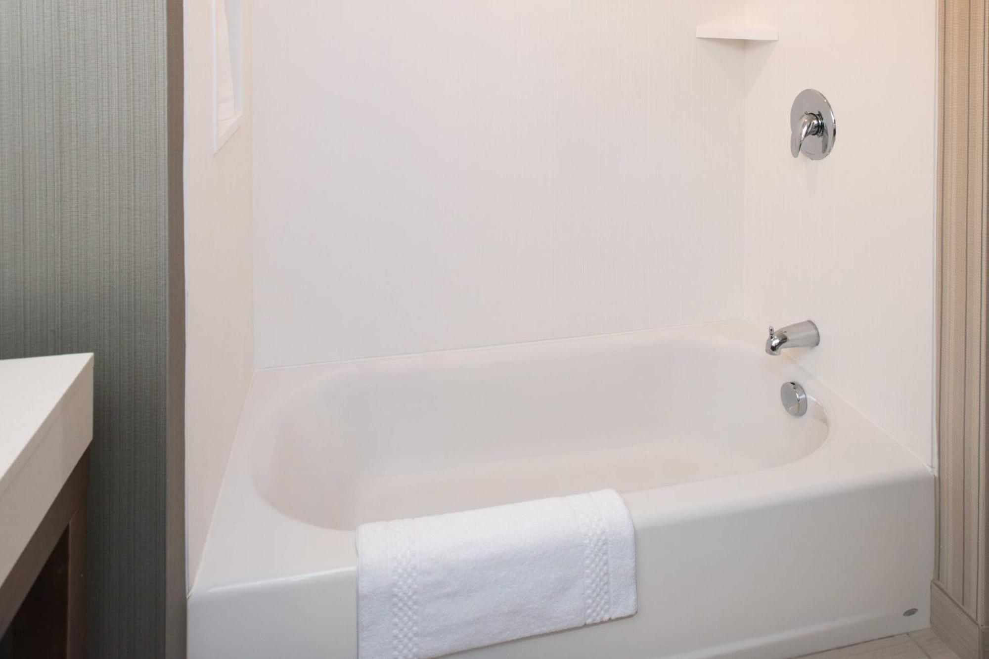Courtyard By Marriott Detroit Farmington Hotel Farmington Hills Ngoại thất bức ảnh