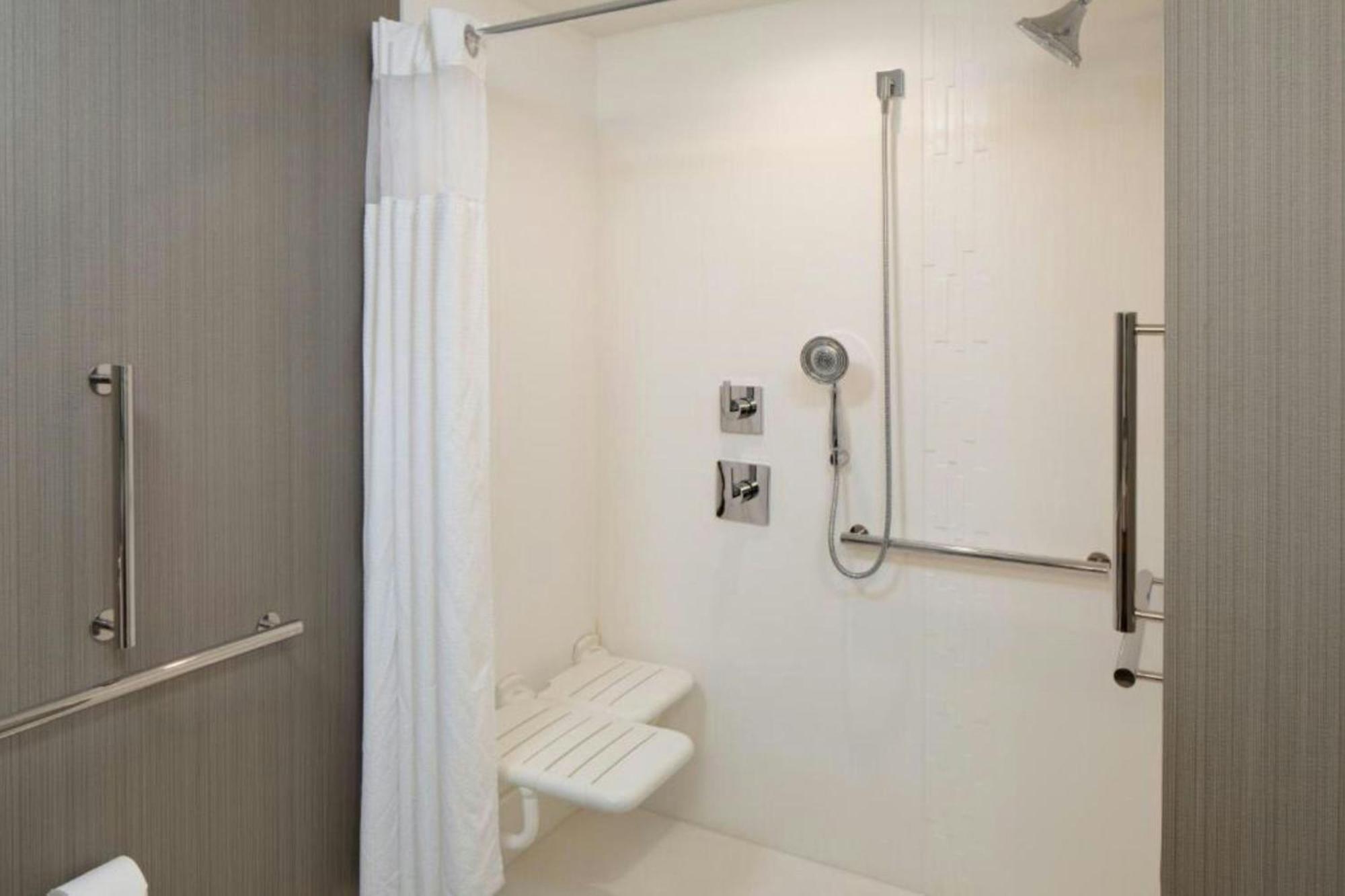 Courtyard By Marriott Detroit Farmington Hotel Farmington Hills Ngoại thất bức ảnh